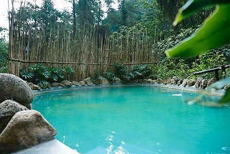 8 Rekomendasi Tempat Wisata Pemandian Air Panas Terdekat dari Jakarta