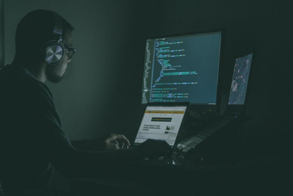 Code Editor Ringan dengan Fitur Plugin Keren