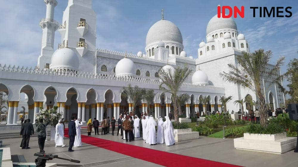 Potret Masjid Raya Sheikh Zayed di Solo (IDN Times/Larasati Rey)