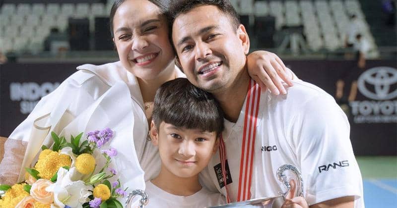Papa Rafiq Menang di Tiba Tiba Tenis, Rafathar Bangga Sama Papa Raffi | Popmama.com