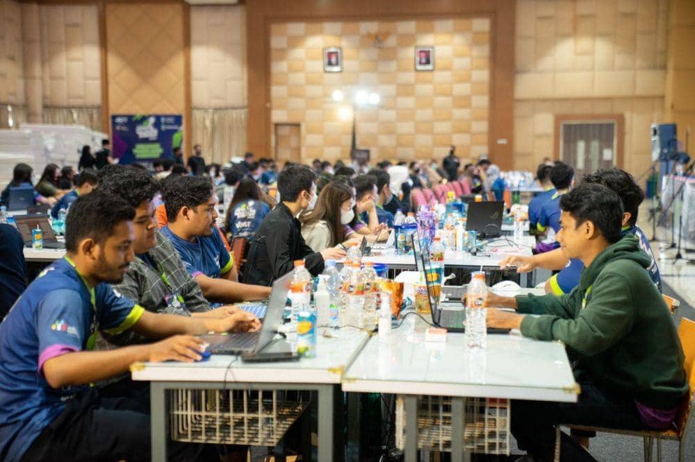 Wagub Emil Dardak Tutup Acara East Java Hackaton 2022 | IDN Times