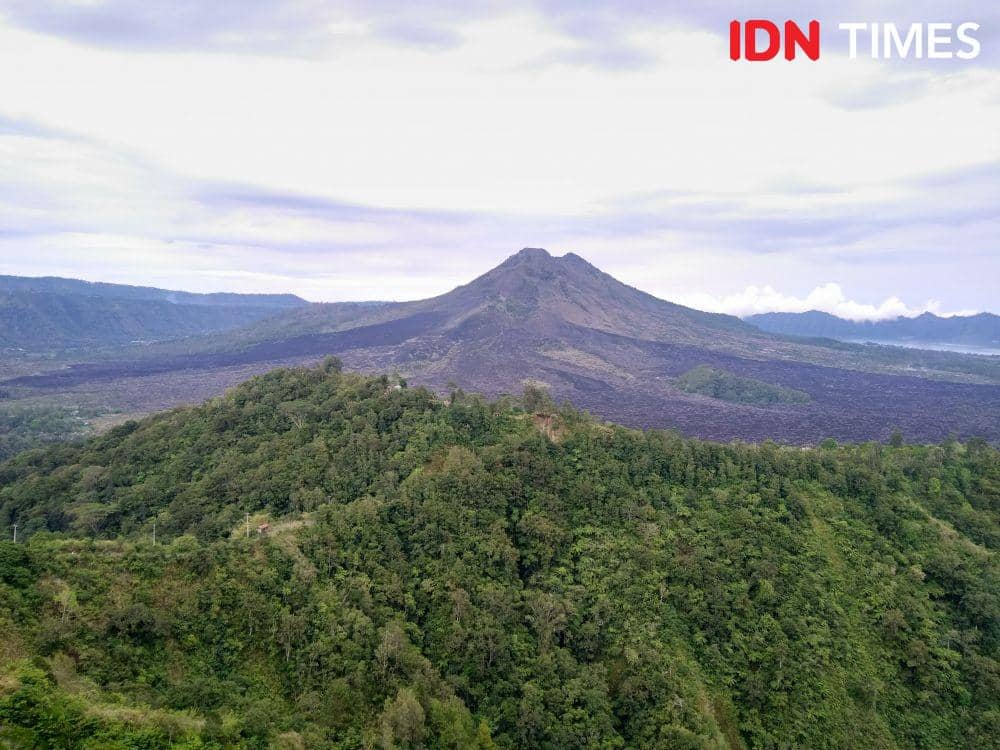 Gunung Batur di Kabupaten Bangli. (IDN Times/Ni Ketut Sudiani))