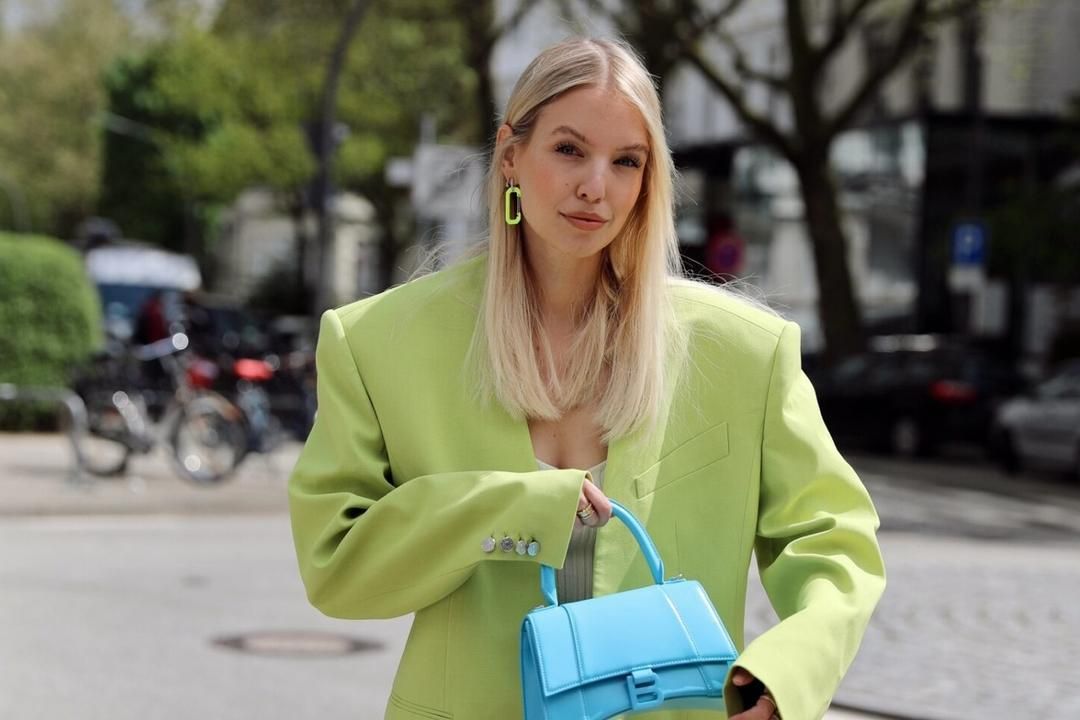 Cara Mix & Match Outfit Pakai Warna Lime Green