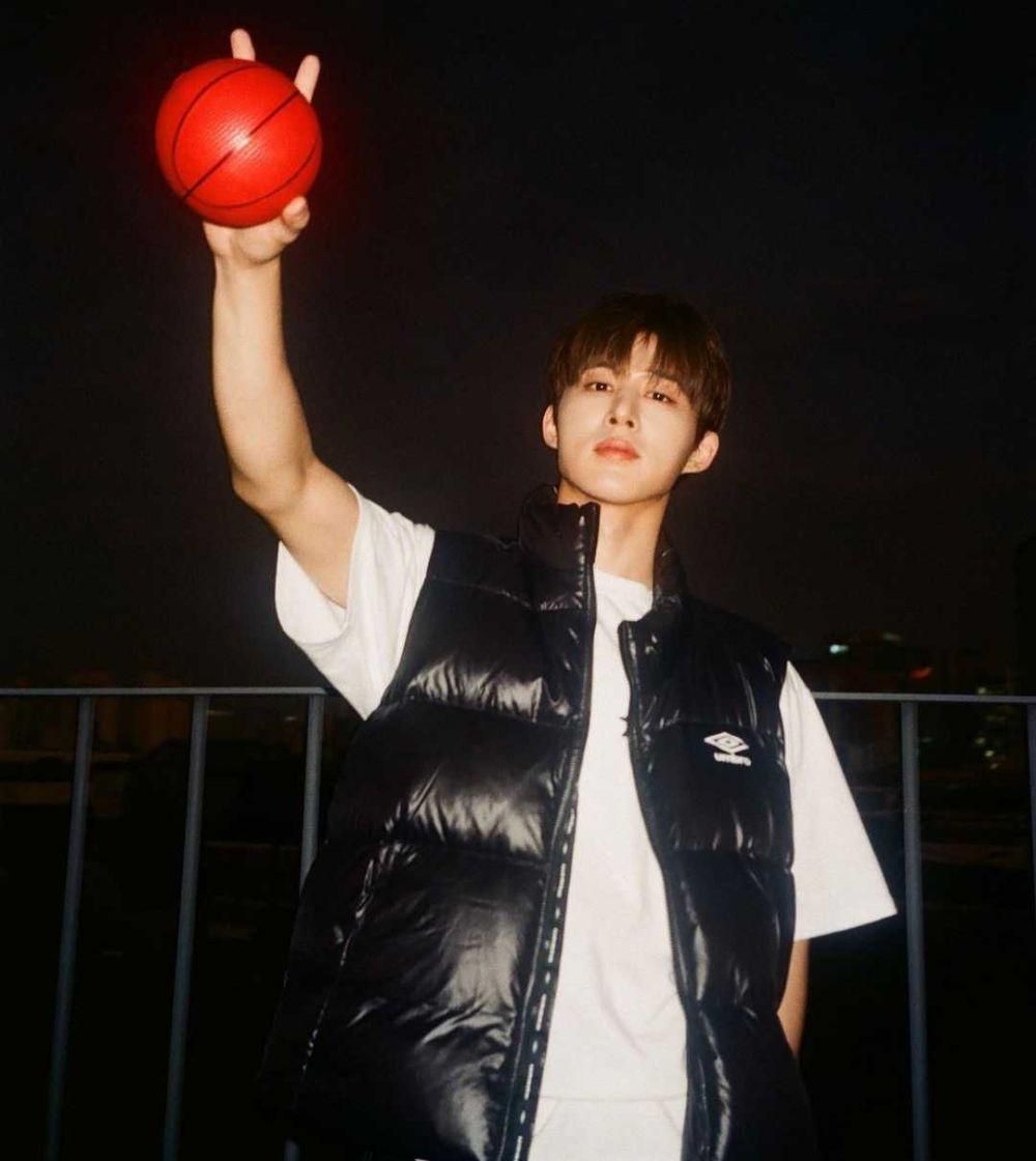 B.I (instagram.com/shxxbi131)