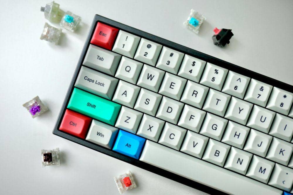 5 Tipe Keyboard yang Perlu Kamu Ketahui, Tak Hanya QWERTY! | IDN Times