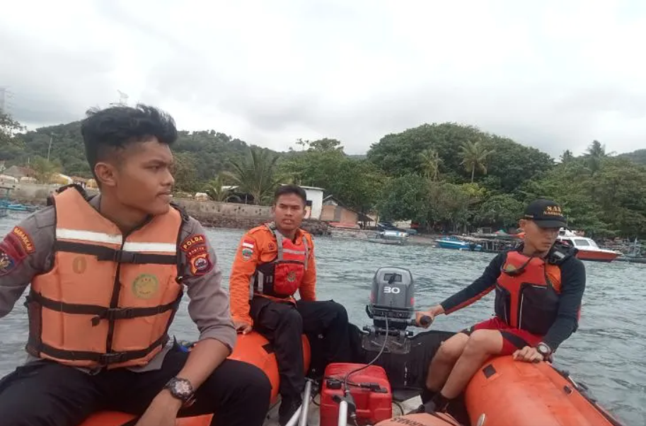 Wisatawan Terseret Ombak di Pantai Selatan, 1 Tewas dan 1 Lainnya Hilang