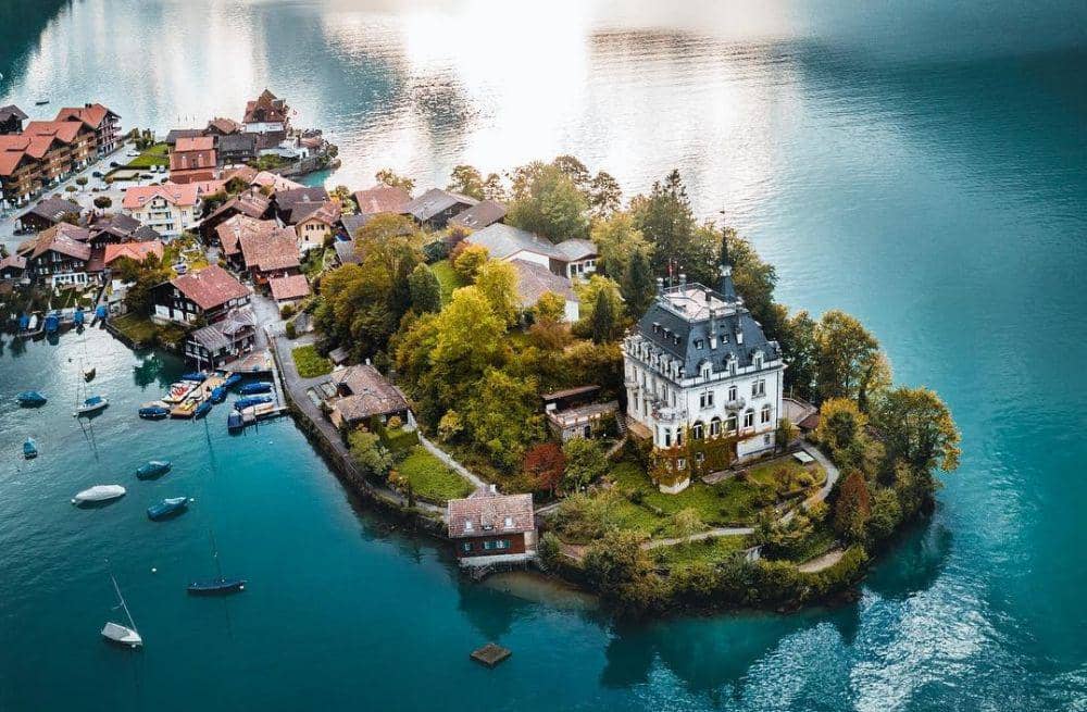 panorama Isetwald dan Lake Brienz di Swiss (instagram.com/aventouro)