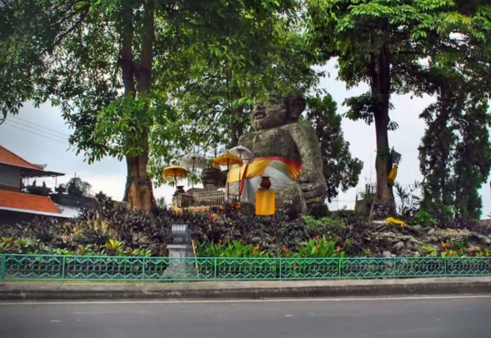 Patung Brahma Lelare di Sakah. (YouTube.com/Sobat Asik)