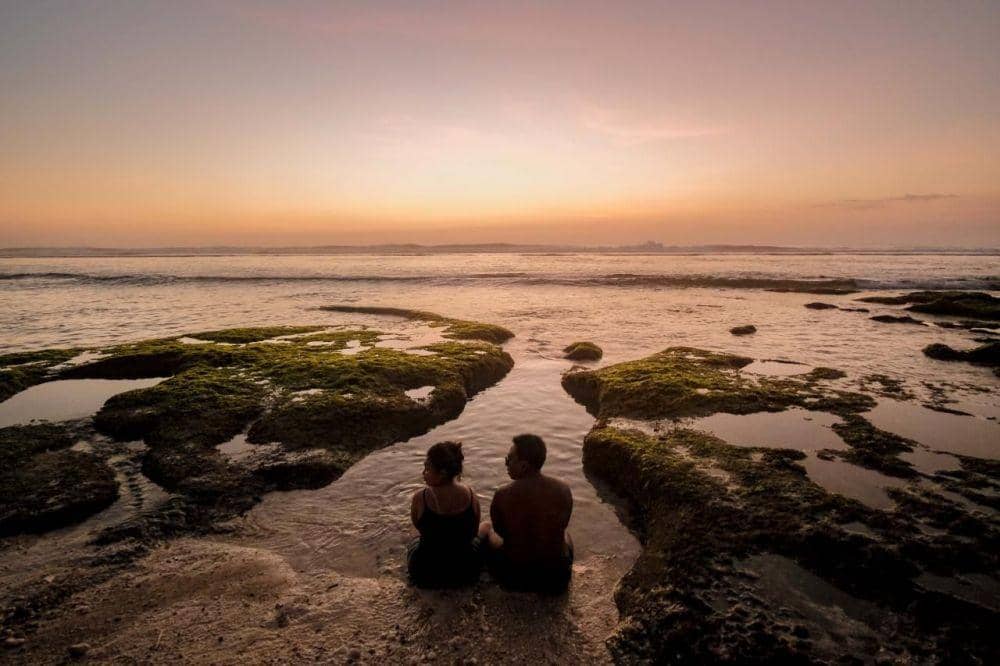 Pantai Suluban (Blue Point), Desa Pecatu, Kecamatan Kuta Selatan, Kabupaten Badung, Bali. (dok. Kemenparekraf)