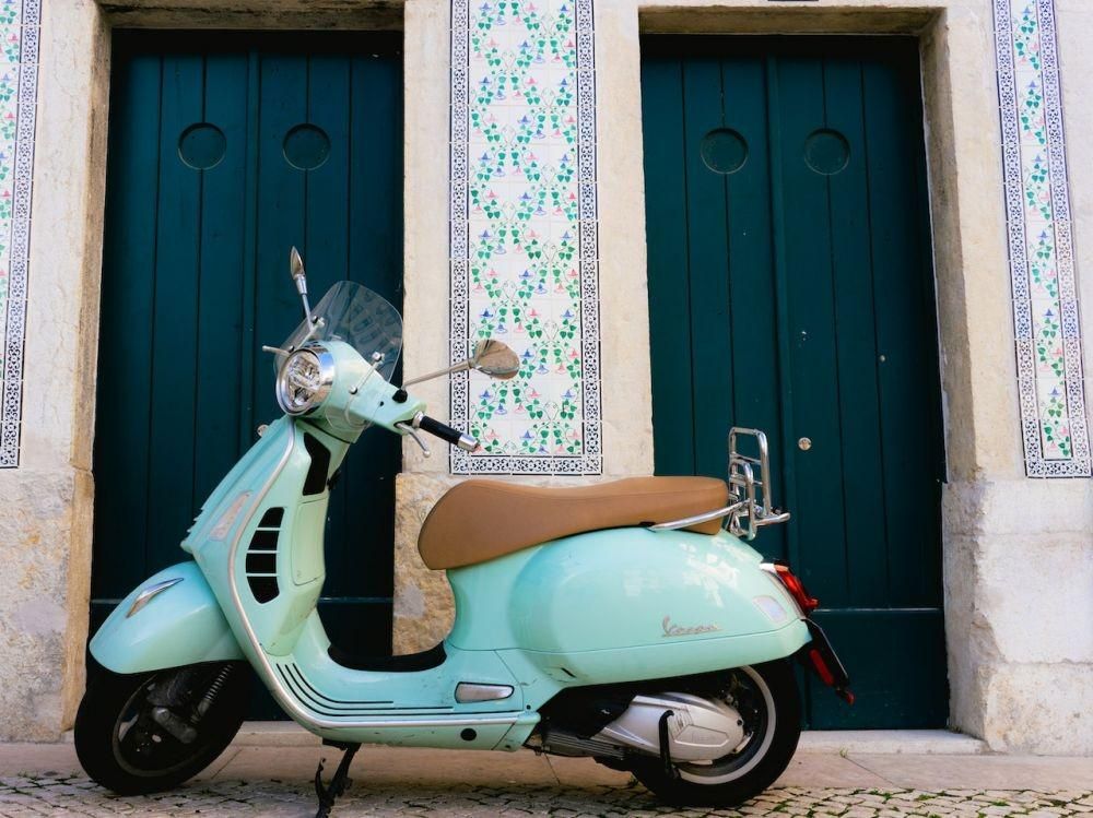 Kenapa Vespa Rakitan Italia Lebih Mahal dari Vietnam?