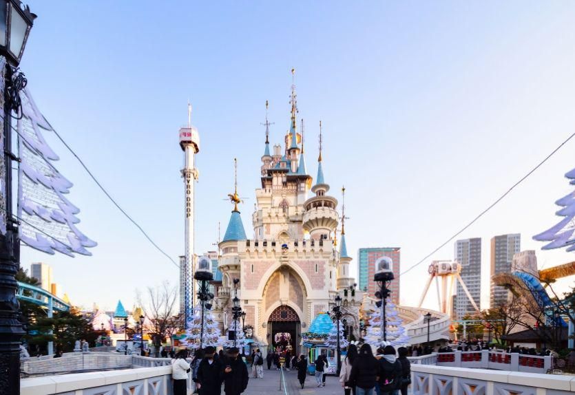 Lotte World (dok. english.visitkorea.or.kr)