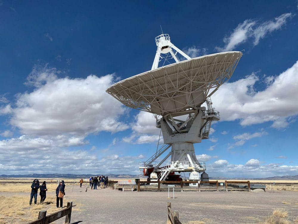 Teleskop radio (unsplash.com/Stephen)