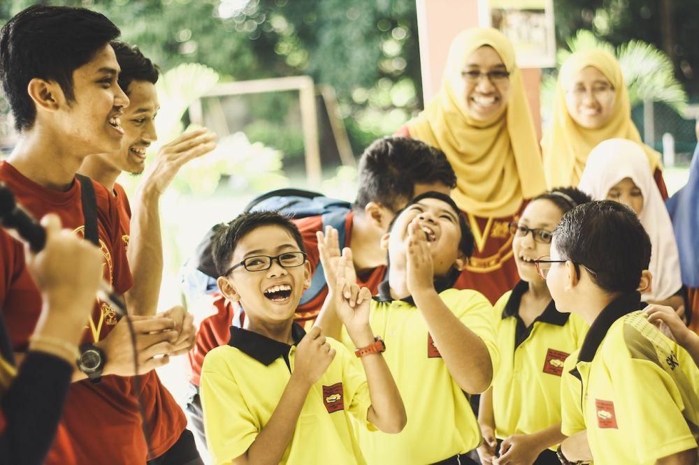 20 Contoh Kesan dan Pesan untuk Guru, Bermakna dan Haru!
