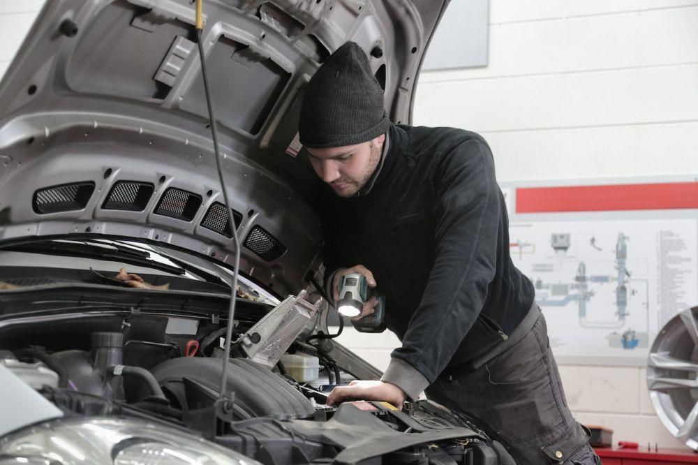 Kenapa Harus Cek Riwayat Servis sebelum Membeli Mobil Bekas