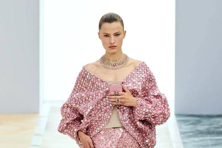 7 Hal Menarik di Fashion Show Fendi Couture Fall 2023 | Popbela.com