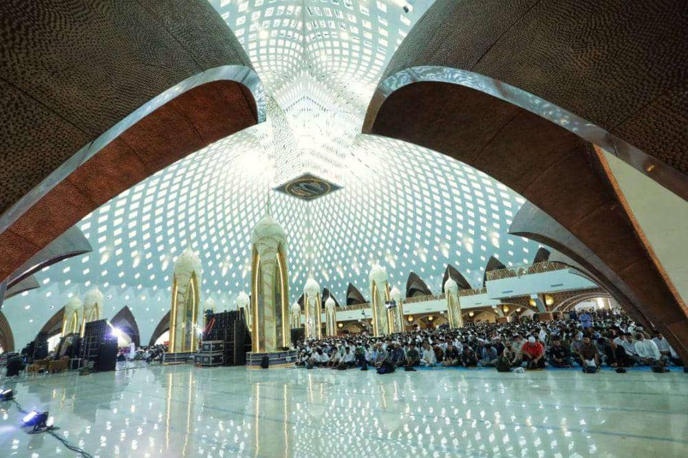 Ruang shalat Masjid Raya Al Jabbar (jabarprov.go.id)