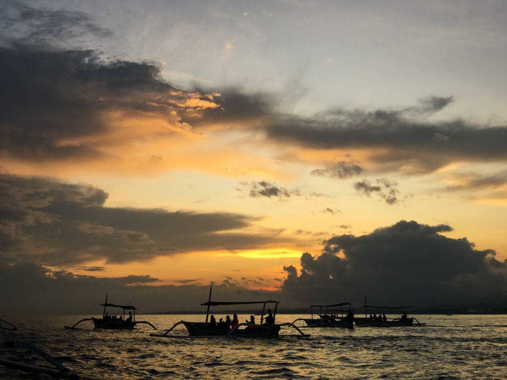 Pemandangan sunrise di Pantai Lovina yang menawan (Dok.Pribadi/Natalia Indah)