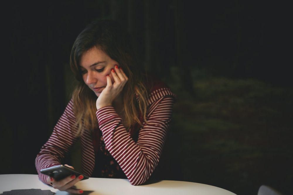 5 Cara Menjaga Kesehatan Mental di Tengah Tekanan Sosial Media