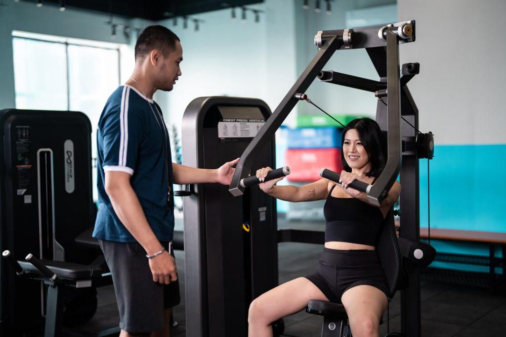 Yalangoch ayollar tanasi fitness