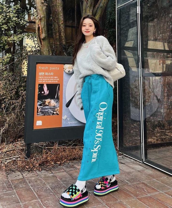 Freezia (instagram.com/dear.zia)