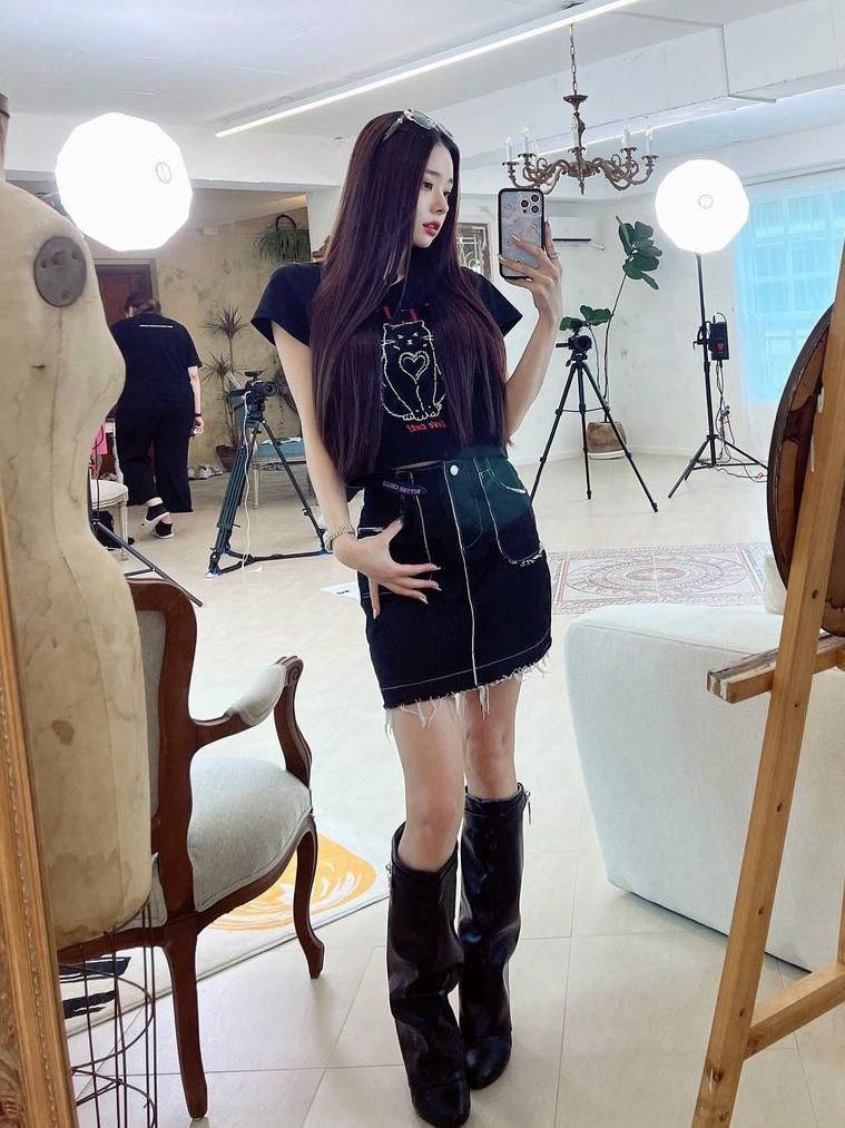 Freezia (instagram.com/dear.zia)