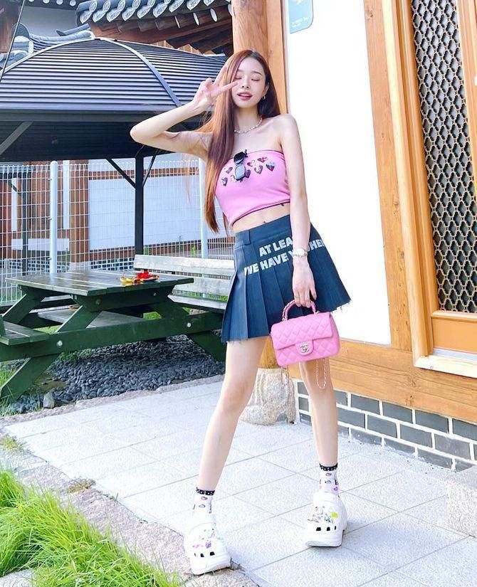 Freezia (instagram.com/dear.zia)