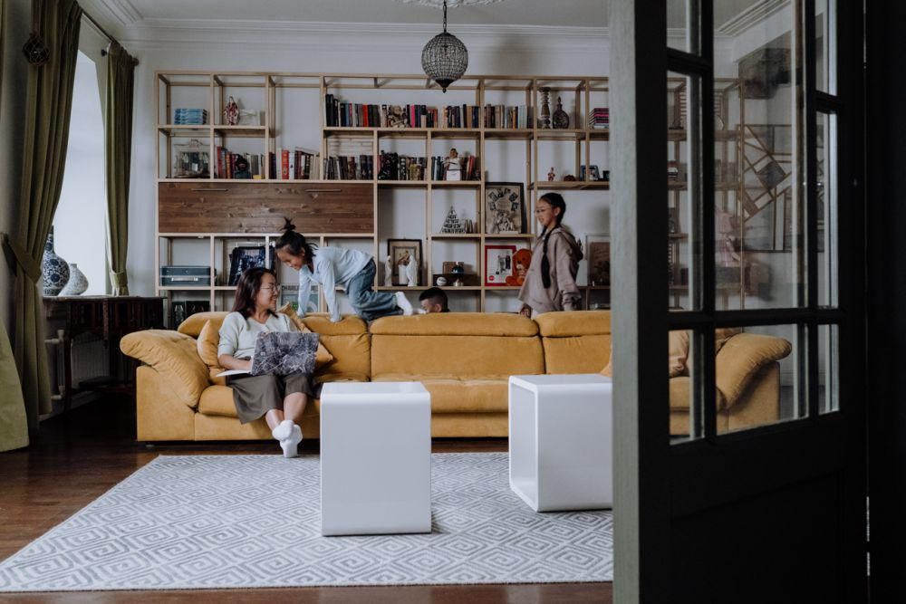 Ilustrasi weekend dengan keluarga di rumah (Pexels.com/cottonbro studio)