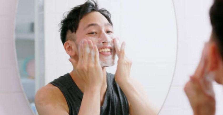 4 Pilihan Sabun Cuci Muka untuk Remaja, Anti Kusam! 