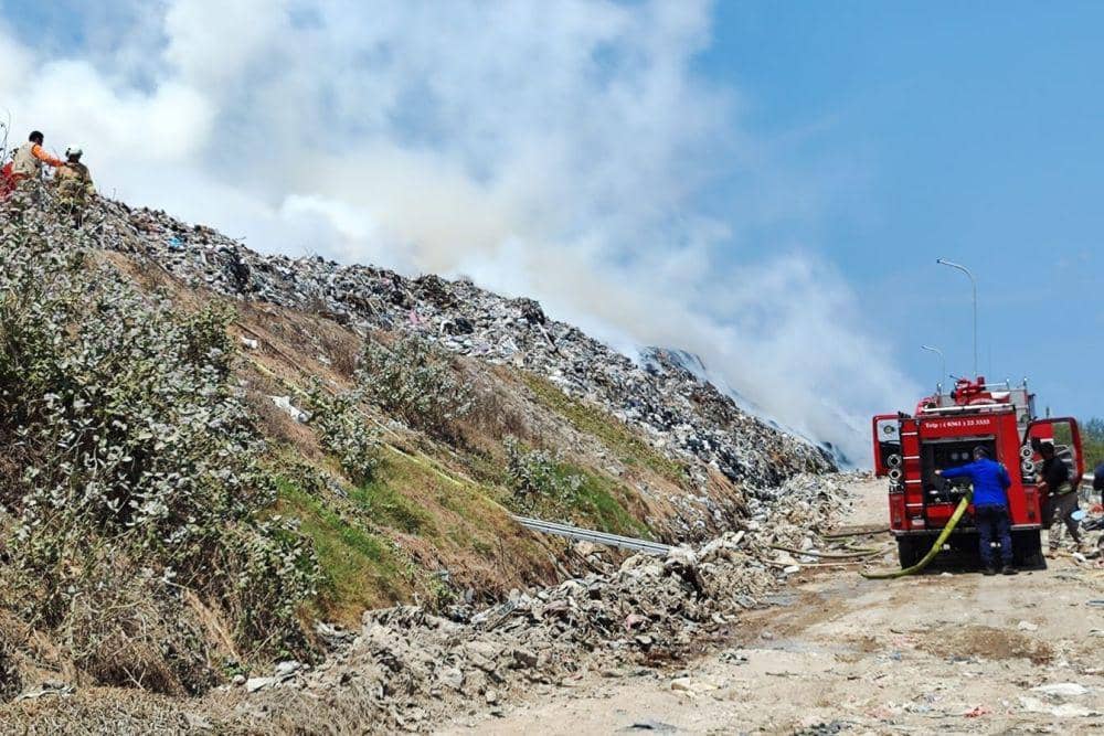 Kebakaran sampah di TPA Suwung Kangin, Kelurahan Sesetan, Kecamatan Denpasar Selatan terjadi pada Kamis (12/10/2023) (Dok.IDN Times/istimewa)