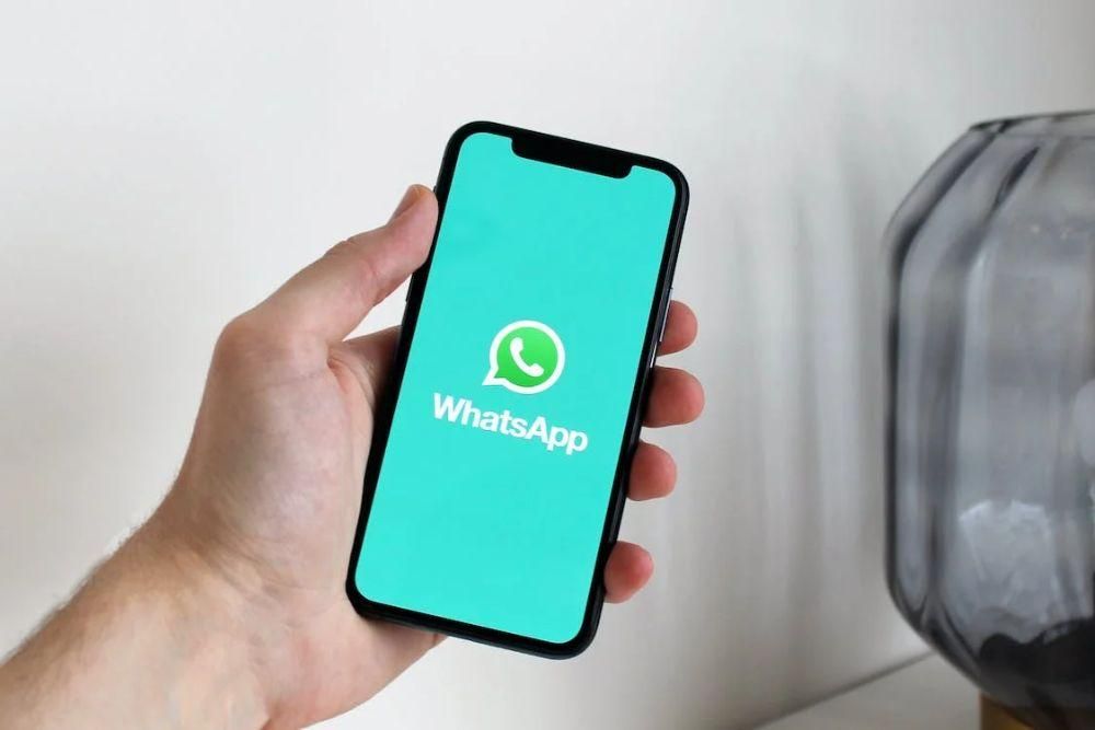 10 Cara Mengembalikan Kontak WA yang Terhapus dengan Mudah