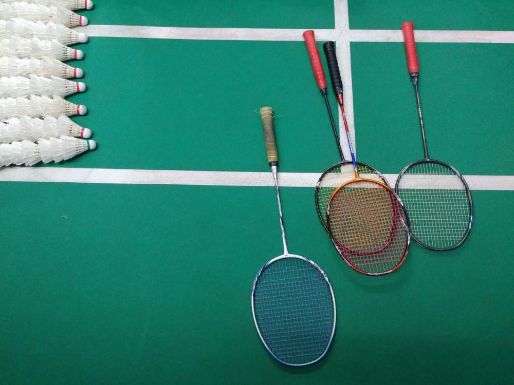 10 Raket Yonex Terbaik 2025 yang Kuat dan Awet, Cek Harganya!