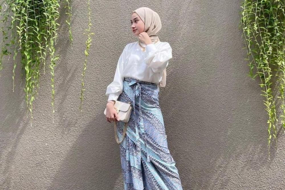 5 Cara Memakai Rok Lilit yang Mudah dan Praktis untuk Pesta