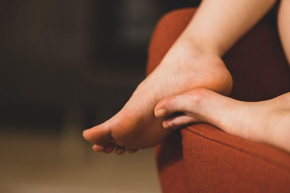 Kaki Bengkak Bisa Jadi Tanda Masalah Jantung, Waspadai Ini