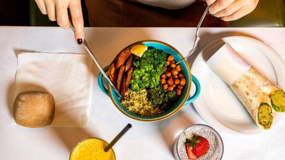 ilustrasi makanan tinggi sumber serat (unsplash.com/Farhad Ibrahimzade)