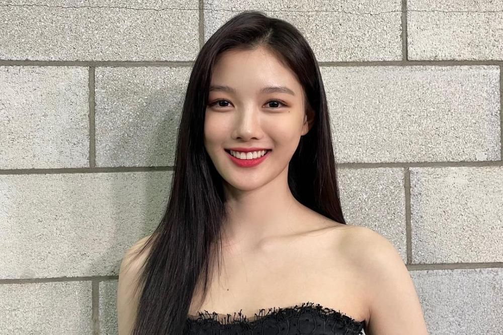 6 Fakta Asmara Kim Yoo Jung, Suka Sama Laki-Laki Dewasa!