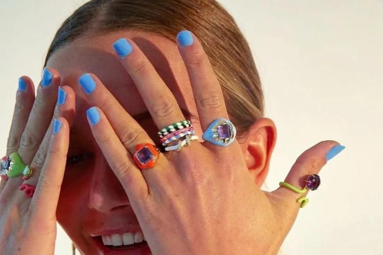8 Arti Cincin di Jari Telunjuk Kiri Perempuan dan Jari Telunjuk Kanan
