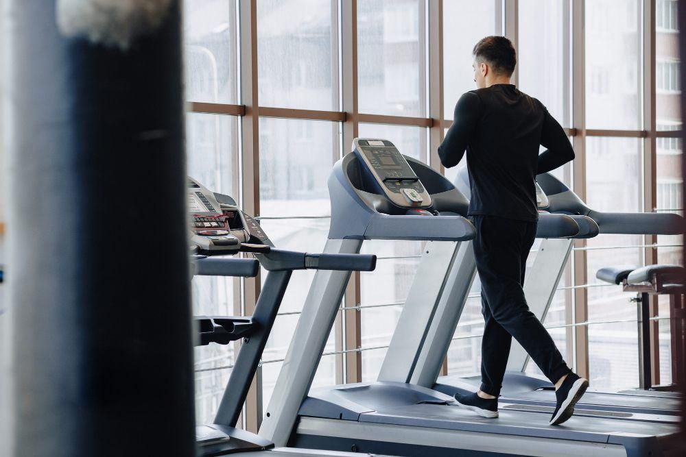 3 Cara Efektif Pakai Treadmill untuk Turunkan Berat Badan