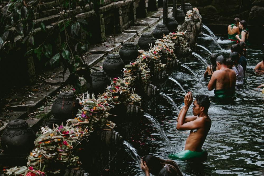 Hari Baik Menurut Hindu Bali 28 Juni 2025, Baik untuk Melukat