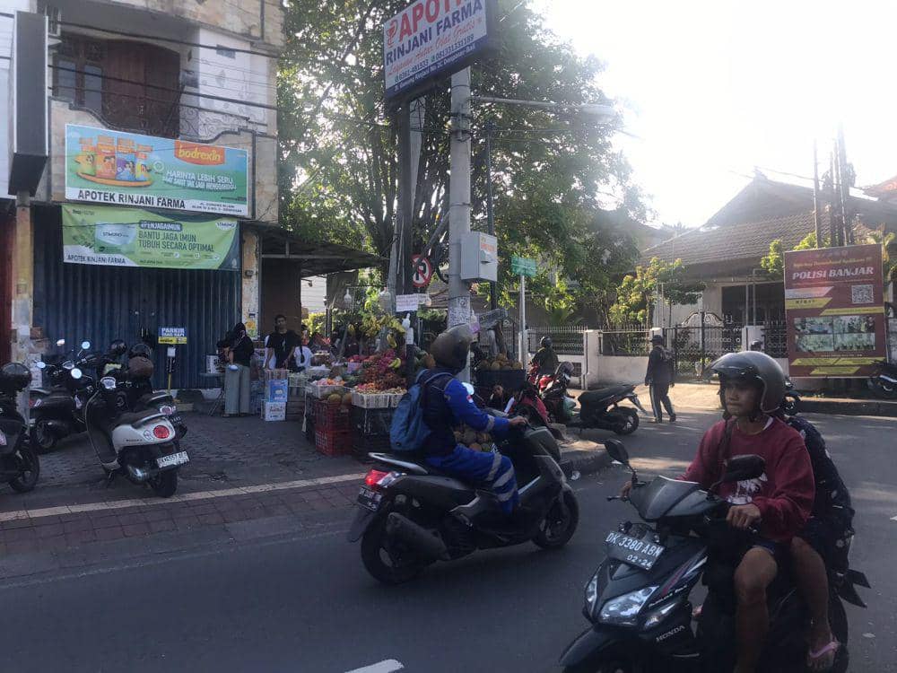 Lokasi sentra takjil di pertigaan Jalan Gunung Indrakila - Jalan Gunung Rinjani. (dok. pribadi/Ari Budiadnyana)