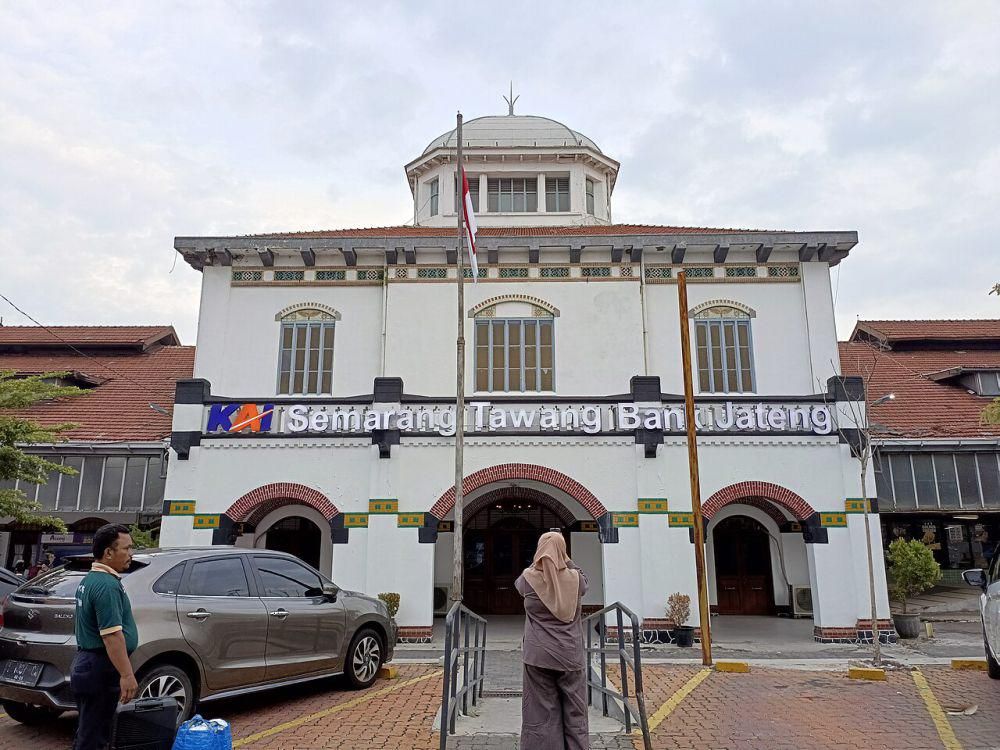 Stasiun Semarang Tawang (commons.wikimedia.org/A2613)
