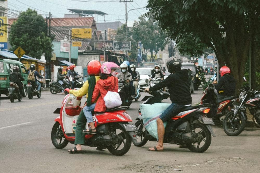 ilustrasi mudik naik motor (unsplash.com/Ary Putra)