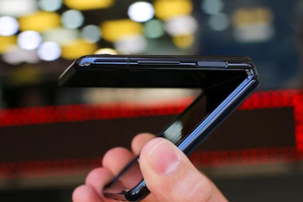 iPhone Lipat Pertama Mulai Diproduksi, Ini Jadwal Rilisnya