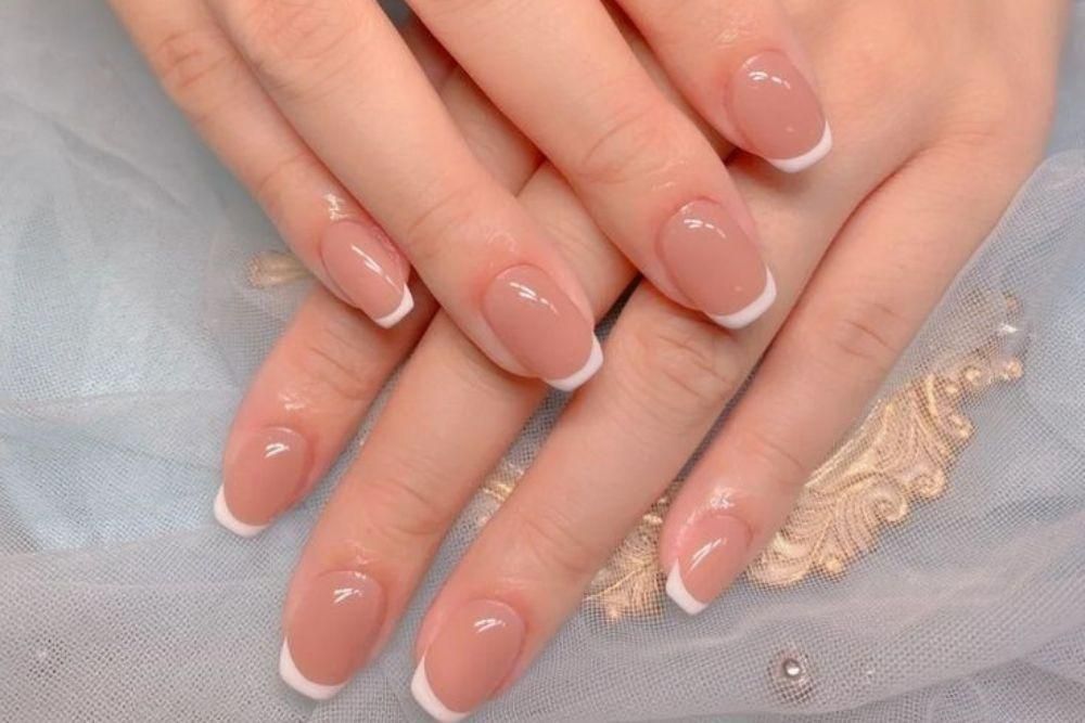 13 Inspirasi Nail Art Simple dan Elegant untuk Sehari-hari 