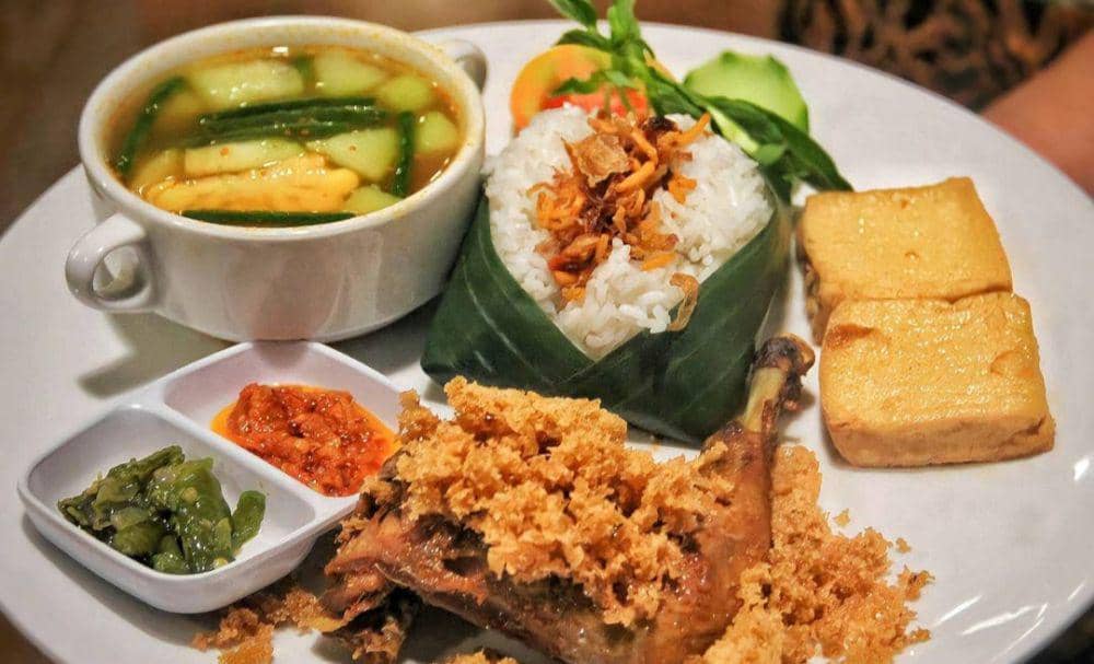 Resep Nasi Timbel Khas Sunda, Pakai Lauk Ayam Goreng yang Berempah