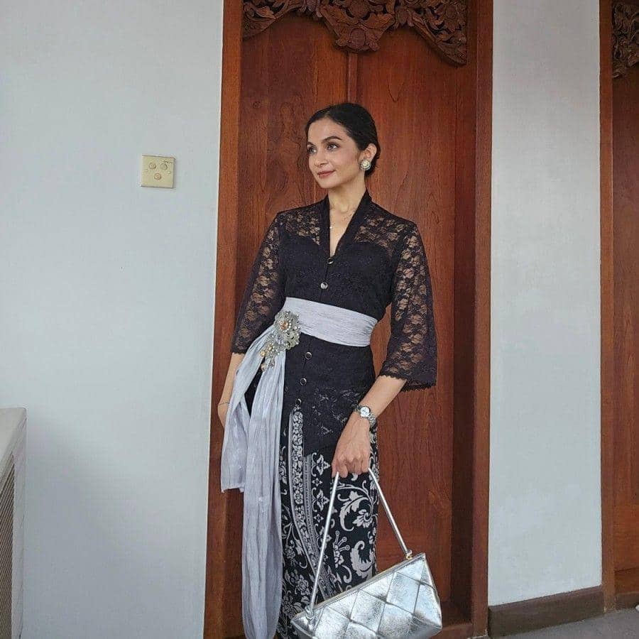 kebaya kartini modern (tokopedia.com/Jasmine Kebaya Bali)
