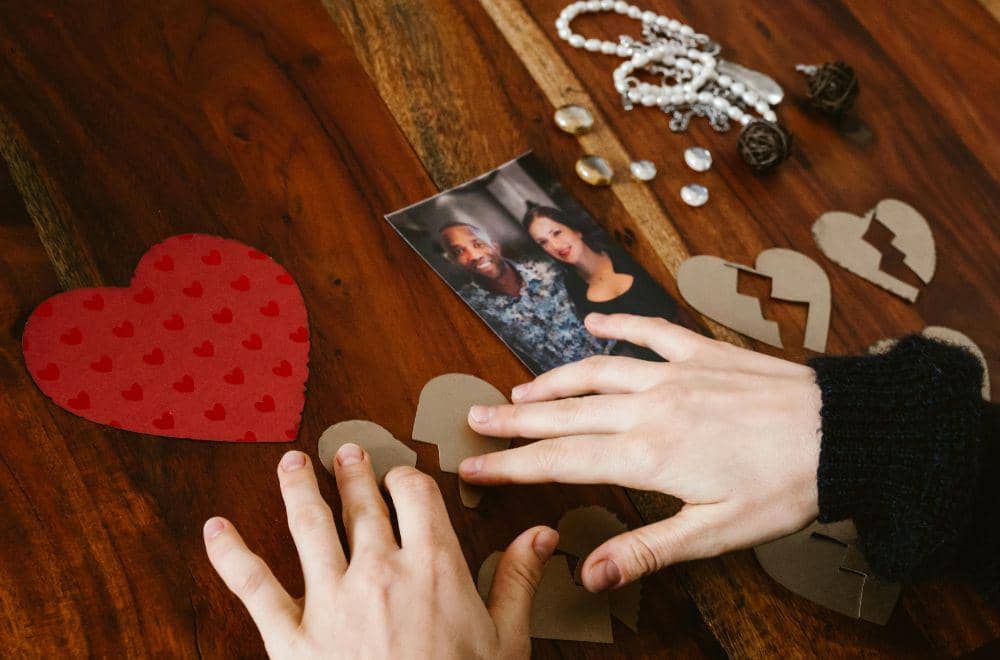 ilustrasi putus cinta (pexels.com/rdnestockproject)