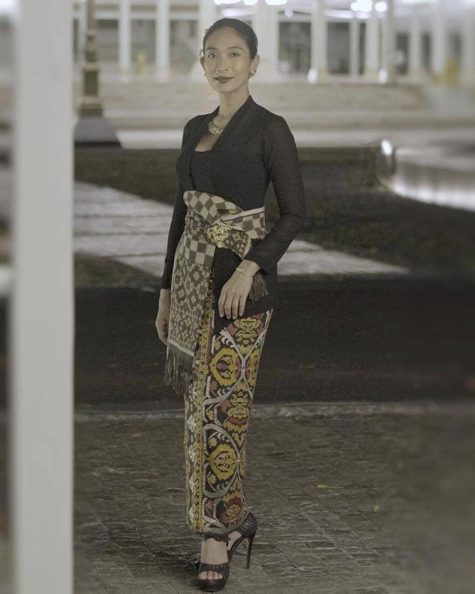kebaya Bali yang mewah (instagram.com/happysalma)