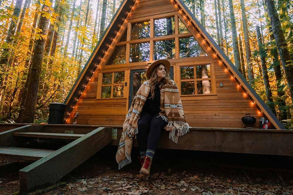 Apa Itu Staycation? Ini Arti, Manfaat, dan Perbedaannya dengan Liburan