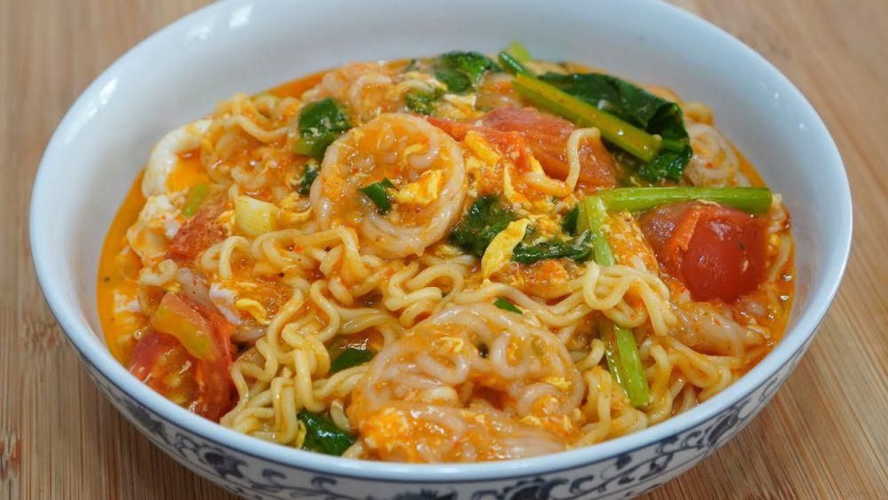 4 Makanan yang Dilarang Konsumsi Bersama Mi Instan