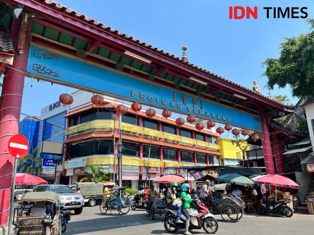 Ilustrasi gerbang masuk kawasan Pecinan Semarang. (IDN Times/Anggun Puspitoningrum)